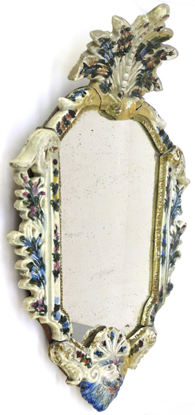 Spegellampett, fajans, 16-1700-tal, dekor av akantus, maskaron mm, h 61 cm, lagningar, ljusarm saknas_35814a_lg.jpeg