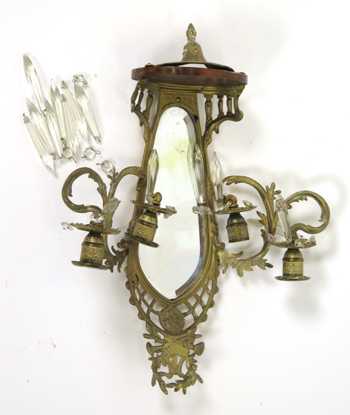 Vägghylla med spegel, förgylld metall och trä med prismor, sekelskiftet 1900, h 44 cm_35847a_lg.jpeg