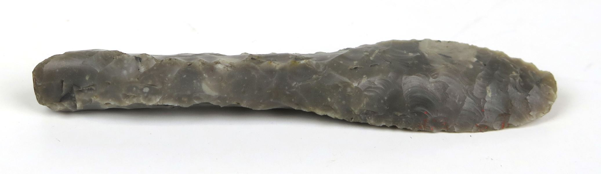 Spjutspets, flinta, lösfynd från yngre stenålder, cirka 2000 fKr, l 13 cm_35883a_lg.jpeg