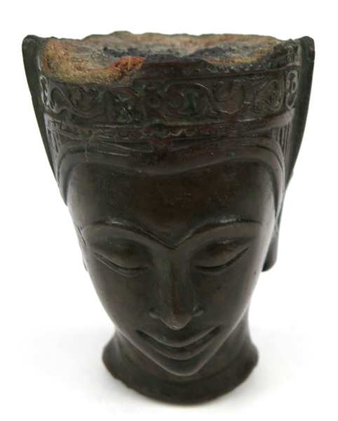 Skulpturfragment, brons, Buddhahuvud, cire-perdueteknik, antagligen Khmer 1400-tal (?), h 75 mm, skador_35887a_lg.jpeg