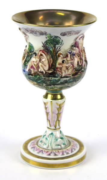 Okänd designer för Capodimonte, pokalglas, majolika, reliefdekor av mytologiska motiv, höjd 17 cm