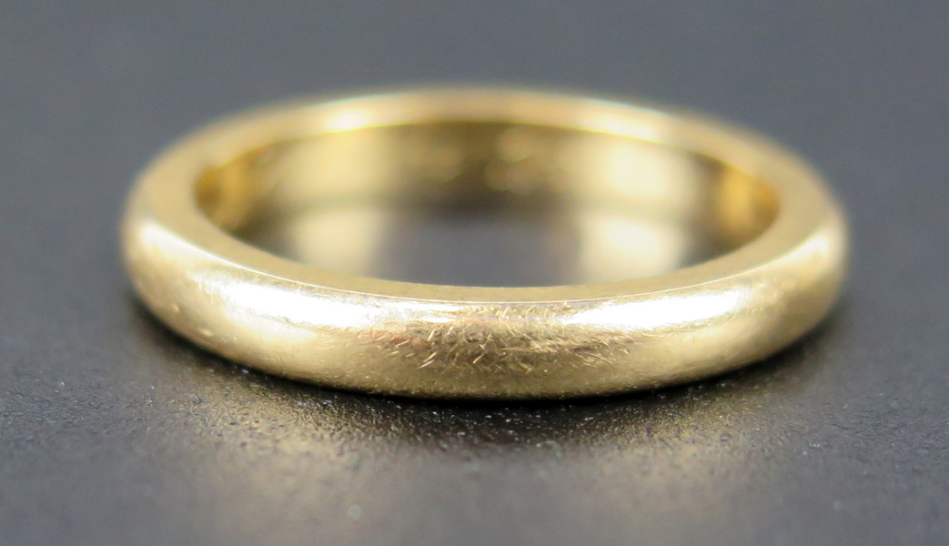 Ring 18 karat rödguld, innerdiameter 17 mm, vikt 5,9 gram