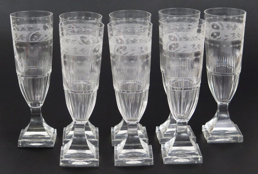 Okänd designer för Kosta, champagneglas, 8 st, "Modell no 75" omkring 1930, slipad dekor av linjer, stjärnor mm, kvadratisk fot, h 17 cm, någon smärre nagg