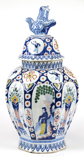 Lockurna, fajans, balusterformad med kinesicerande dekor i starkeldsfärger, antagligen kopia efter Manufattura Antonibon, Le Nove, 18-1900-tal, h 45 cm_36156a_lg.jpeg