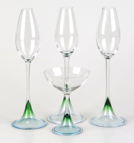 Lagerbielke, Erika för Orrefors, champagnestrutar 3 st samt champagne/martiniglas, delvis grön glasmassa, "Accent", h 15 respektive 29 cm_36168a_8dc1cf0e4aae469_lg.jpeg