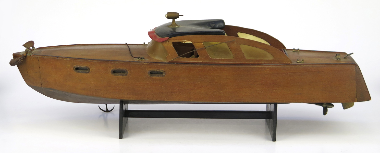 Elektrisk båtmodell, teak, 1950-60-tal, l 50 cm, smärre defekter