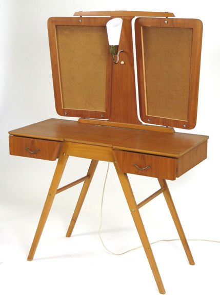 Okänd designer, 1960-tal, sminkbord, teak, speglar saknas, 2 lådor i sarg, längd 96 cm