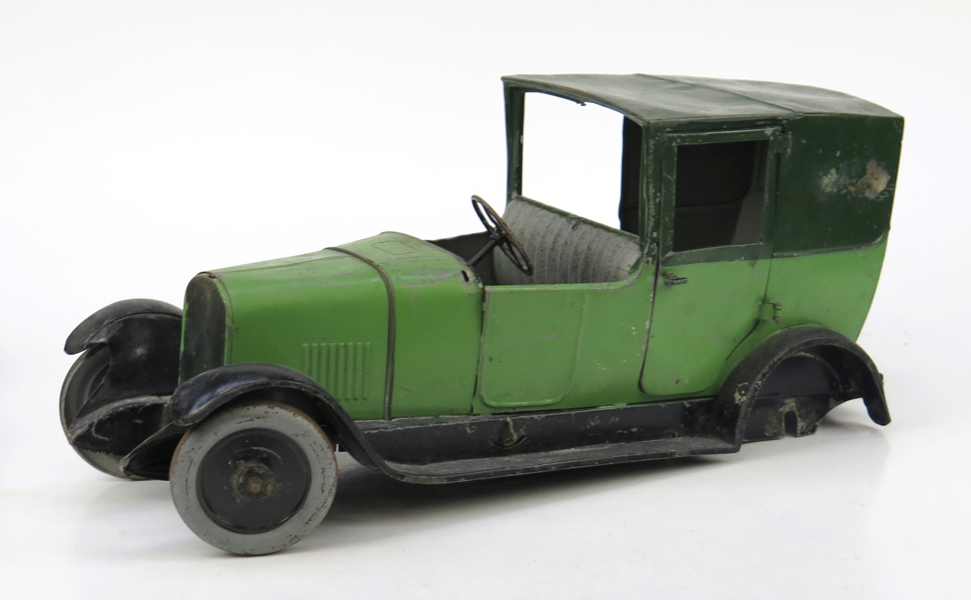 Leksaksbil, litograferad plåt, Citroën B14 Coupé, 1920-tal, längd 39 cm, slitage, bakaxel saknas