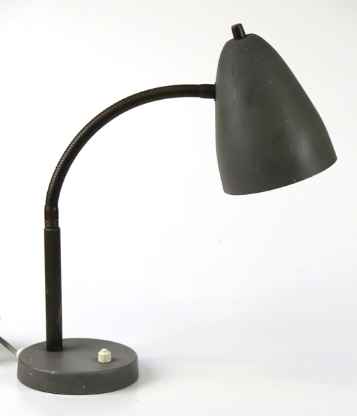 Okänd designer, 1950-tal, bordslampa, mässing och brännlackerad metall, justerbar höjd_36640a_lg.jpeg