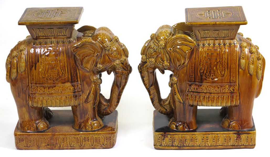 Piedestaler, 1 par, i form av elefanter, glaserat porslin, Kina, 1900-tal, höjd 57 cm_36663a_lg.jpeg