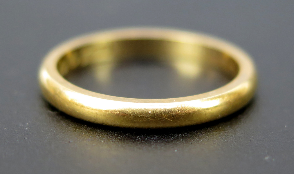 Ring, 18 karat rödguld, stämplad Hugo Olsson Helsingborg 1948, innerdiameter 17 mm, vikt 3,5 gram