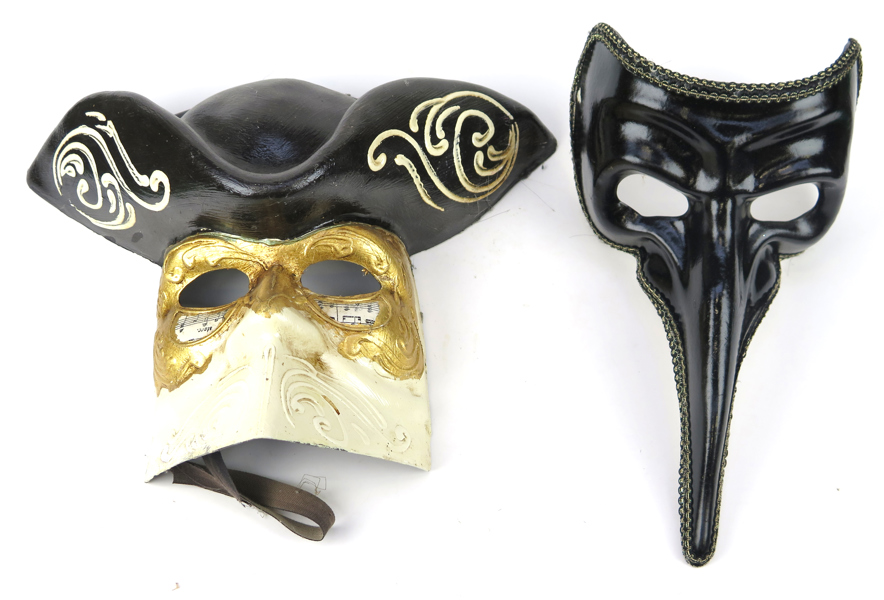 Masker, 2 st, bemålad piper-maché, så kallade Commedia dell'Arte, Italien, 1900-talets 2 hälft