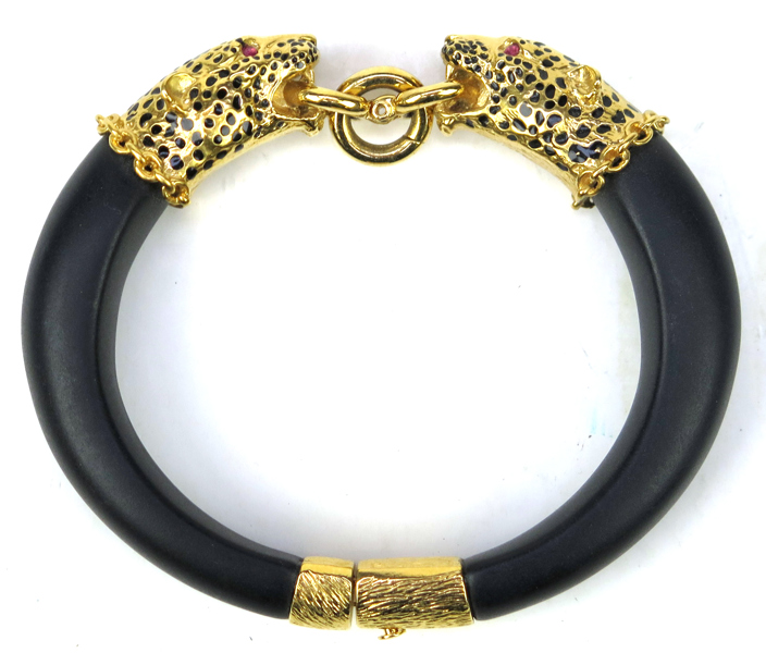 Armband, ebenholz (?) med 22 karat förgyllda beslag och rubinögon, Franklin Mint, "The Duchess of Windsor Double Head Panther Bracelet", stämplat 1987, l 9 cm_37103a_8dc3dd4904920de_lg.jpeg