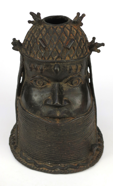 Skulptur, patinerad brons, föreställande Oba av Benin, 1900-tal, h 22 cm_37172a_8dc4763e43352c9_lg.jpeg