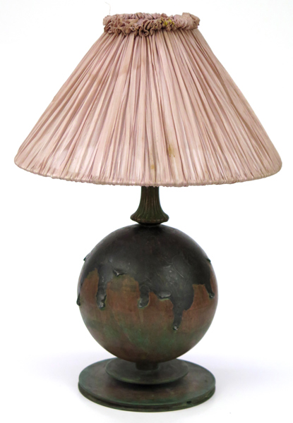 Bordslampa, delvis patinerad brons, art-déco, 1920-tal, otydligt signerad, total h 40 cm