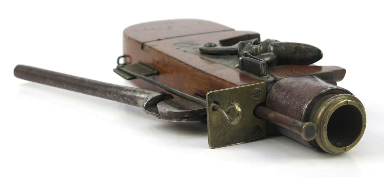 Flintlåspistol/fälla, smide, mässing och valnöt, så kallad Trap- eller Cemetery Gun, England, sekelskiftet 1800, längd 28 cm_37330a_lg.jpeg