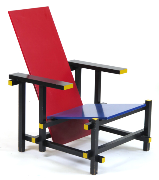 Rietveld, Gerrit (för Cassina?), vilstol, lackerat trä, "Red and Blue Chair", design 1917, h 85 cm, bruksslitage