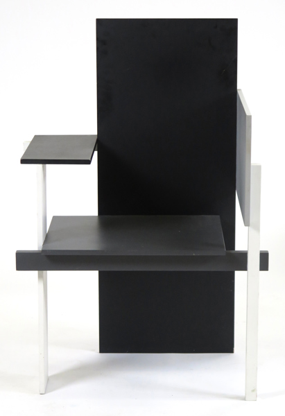 Rietveld, Gerrit (för Cassina?), stol, lackerat trä, "Berlin", design 1923 för "Juryfreie Kunstschau Berlin", höjd 106 cm_37337a_8dc4c1ed8d8050e_lg.jpeg