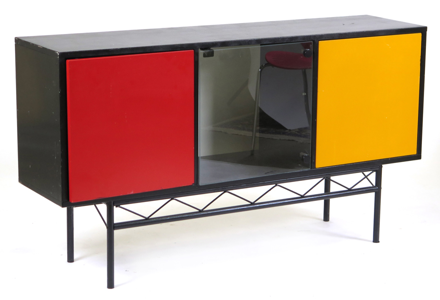 Björklund, Tord för IKEA, sideboard, lackerad spånskiva och glas, "Matador", , längd 137 cm_37348a_8dc4c24383acfcb_lg.jpeg