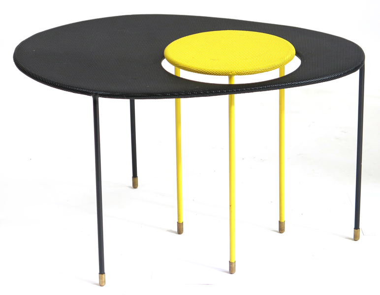 Mtégot, Mathieu för GUBI, soffbord, pulverlackerat stål, "Kangourou", design 1954, l 66 cm