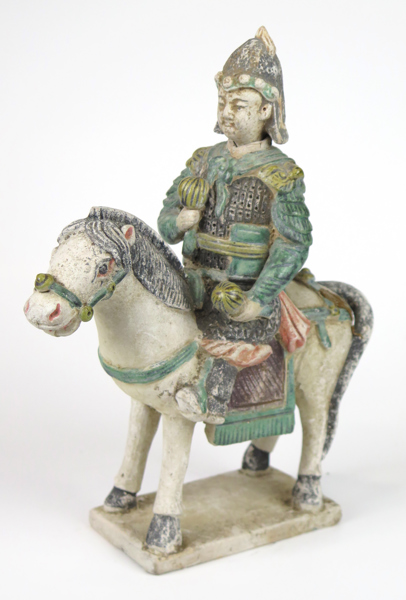 Gravfigurin, delvis glaserad terrakotta, Kina, Ming (1368-1644), i form av beriden soldat, h 34 cm_37576a_lg.jpeg