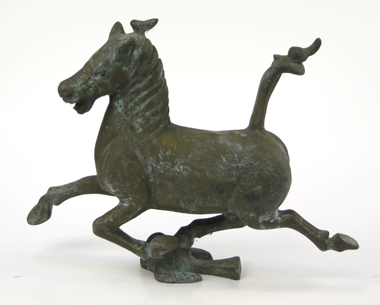 Skulptur, patinerad brons, kopia efter The flying horse of Gansu, modern tillverkning, längd 36 cm