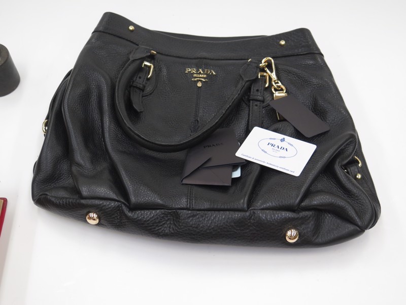 Väska, svart läder, Prada Bauletto modell BR3107, Daino Print, axelrem, dustbag samt certifikat medföljer,_3759a_lg.jpeg