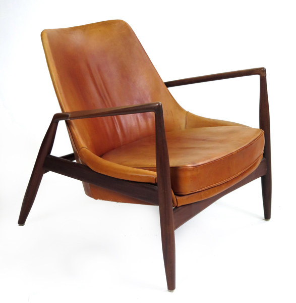 Kofod-Larsen, Ib för Olof Persson (OPE) Möbler, Jönköping, fåtölj, teak med cognacsfärgad läderklädsel, "Sälen", design 1956, etikettmärkt, vänster armlän med limning