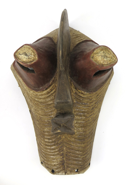 Mask, skuret och bemålat trä, så kallad Kifwebe, Songye, Kongo, 1900-tal, höjd 36 cm