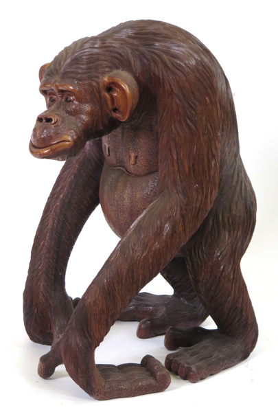 Okänd balinesisk konstnär, skulptur, skuret trä, stående chimpans, h 63 cm