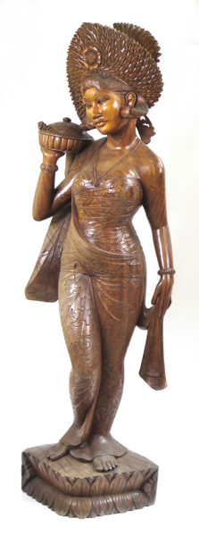 Jelantik, Gst, skulptur, skuren mahogny, stående kvinna, Bali, h 188 cm, proveniens: Siadja Gallery, certifikat medföljer_37975a_8dc589c98ded39f_lg.jpeg