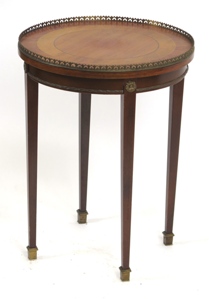 Lampbord, mahogny med mässingslist, empirestil, 1900-tal, diameter 43 cm_38081a_8dc588689c48454_lg.jpeg