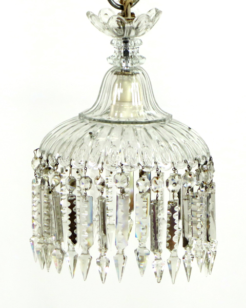 Hallampa, glas och prismor, 1900-talets 1 hälft, höjd 30 cm_38087a_8dc58861a722499_lg.jpeg
