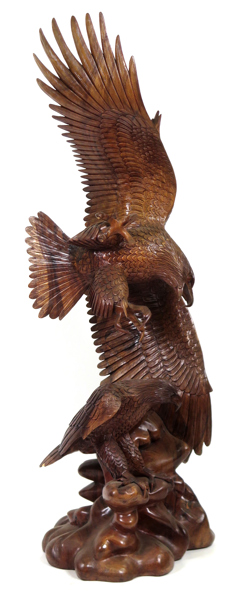 Okänd balinesisk konstnär, skulptur, skuren mahogny, örnar, signerad Wiaya (?) Nyoman Sumerta Gallery Bali, h 139 cm