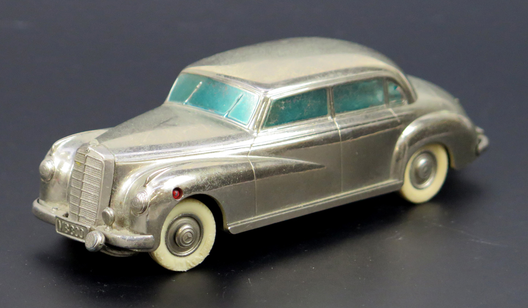 Modellbil, kromad metall, Prämeta, Mercedes-Benz 300, 1950-tal, l 14 cm