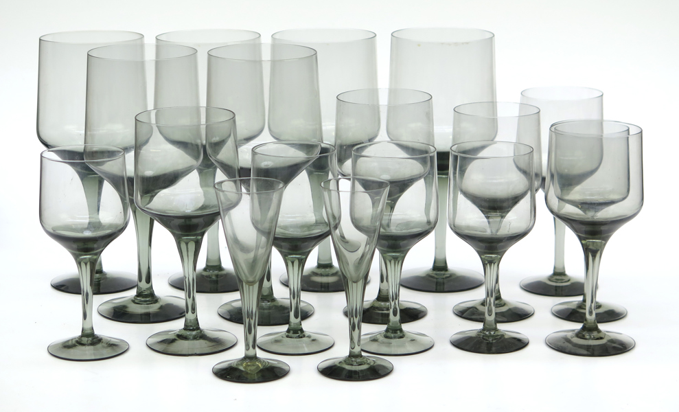 Palmquist, Sven för Orrefors, glasservisdelar, rökfärgat glas, Rhapsody, design 1959, 6 vinglas mm_38195a_8dc5e15fc7cf307_lg.jpeg