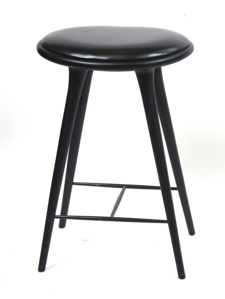  Space Copenhagen för Mater, pall, svartbetsad bok med svart lädersits, "High Stool H69", höjd 70 cm