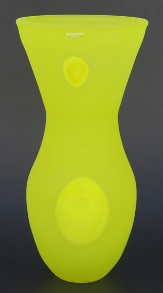 Sahlin, Gunnel för Kosta Boda Atelier, vas, gul glasmassa, signerad och daterad -98, h 32 cm_38263a_lg.jpeg