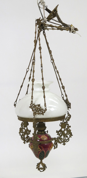 Takfotogenlampa, bronserad metall och majolika, 1900-tal, kupa i glas, denna diameter 32 cm