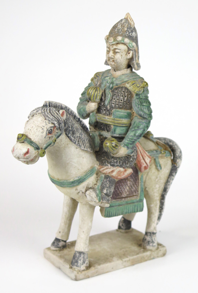 Gravfigurin, delvis glaserad terrakotta, Kina, Ming (1368-1644), i form av beriden soldat, h 34 cm