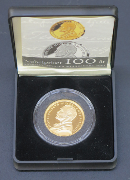 Guldmynt, 2000 kronor, Nobelpriset 100 år 2001, 12 gram 900/1000 guld (21,6 karat)_38753a_8dc733dcb052aff_lg.jpeg