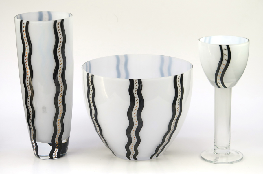 Andersson, Mats för Johansfors, 3 delar, skål mm, "Zebra gold", bemålat glas, diameter 10-23 cm_38778a_8dc7352fc8c0693_lg.jpeg