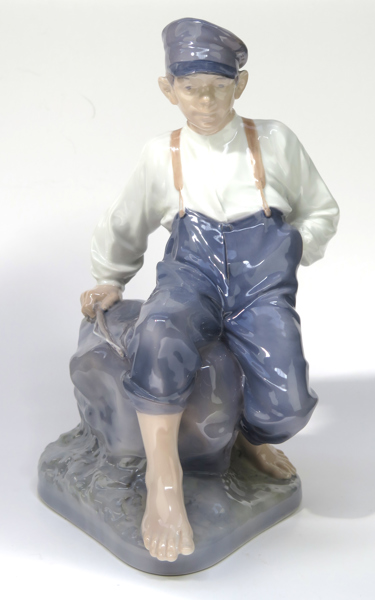 Thomsen, Christian för Royal Copenhagen, figurin, porslin, Herdepojke, modellnummer 1659, polykrom underglasyrdekor, design 1914, h 30 cm_38786a_8dc7357ec4479e9_lg.jpeg