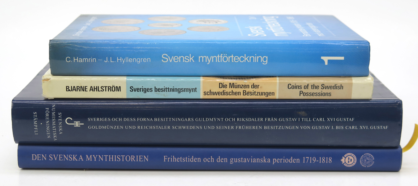 Numismatik, 4 bd; Sveriges besittningsmynt, Svensk myntförteckning 1818-1988, Den svenska mynthistorien 17191818 samt Sveriges och dess besittningars guldmynt och riksdaler