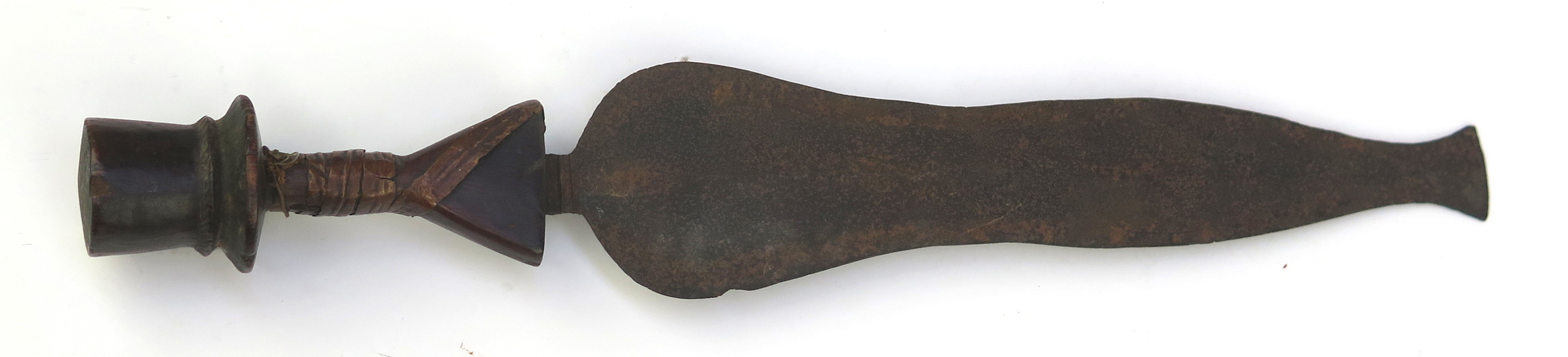 Rituell kniv, Baluba, Kongo, 1900-tal, längd 47 cm