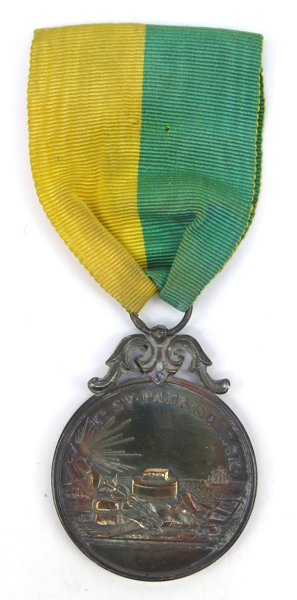 Medalj, silver, Kungliga Svenska Patriotiska Sällskapets medalj för långvarig trogen tjenst, sannolikt Karl XV Johan, med originalband