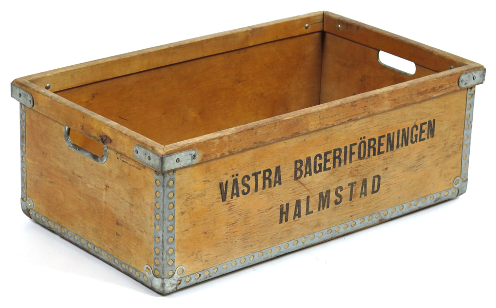 Brödlåda, Västra (!) Bageriföreningen Halmstad, 1900-talets mitt, stämplad Plywood Produkter Handen, l 75 cm