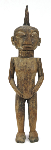 Fetisch, skuret trä, möjligen Dogon, Mali, 1900-tal, i form av stående man, h 45 cm