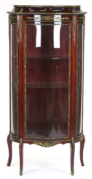 Vitrinskåp, mahogny med mässingsbeslag, Louis XVI-stil, 1900-talets mitt, _4176a_8d8819af69295ed_lg.jpeg