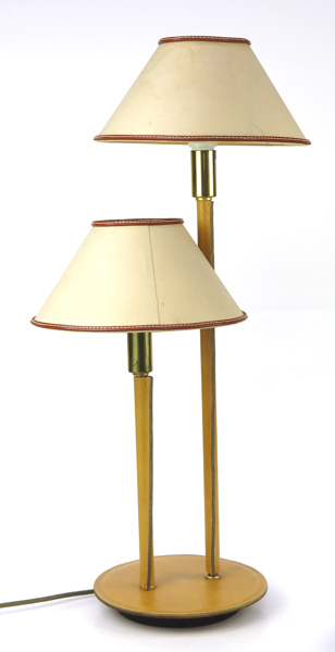 Okänd designer för Norco, dubbel, bordslampa, läderklädd mässing, höjd 69 cm